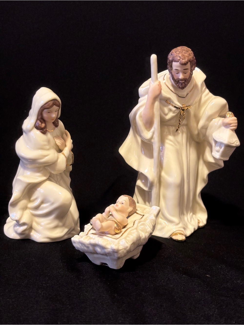 Belleek Living Porcelain Nativity Collection. 3 Pieces.